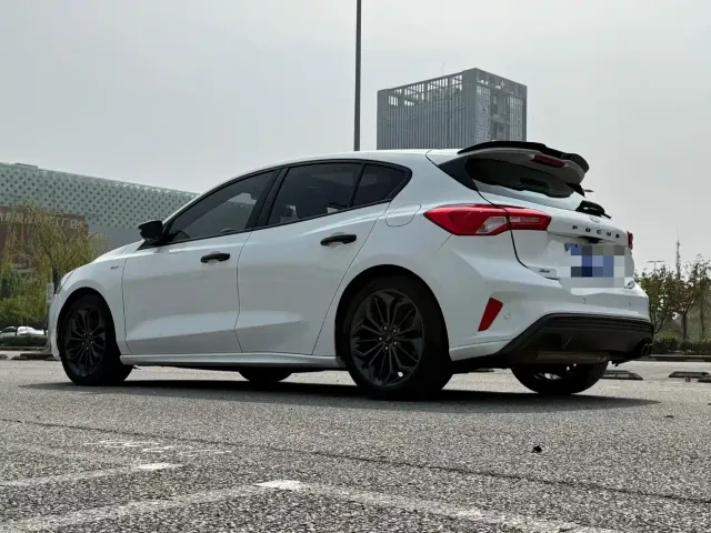 Ford Focus — Фото автомобиля 9