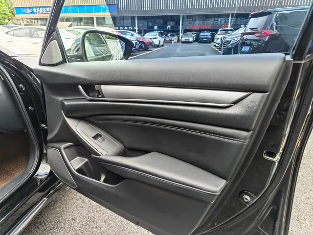 Honda Accord — Фото автомобиля 14