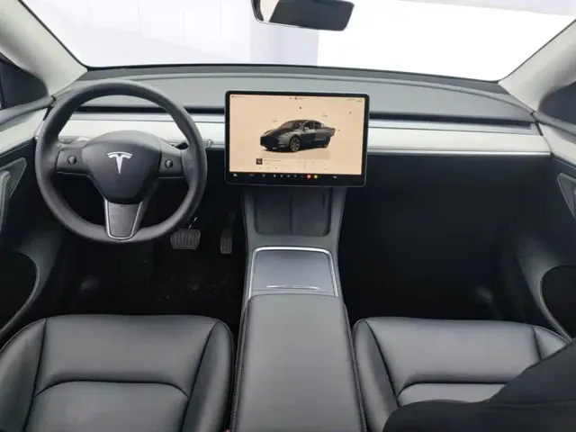 Tesla Model Y — Фото автомобиля 12
