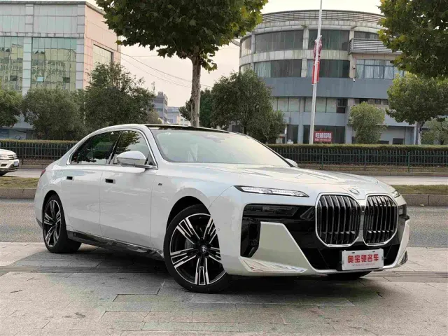 BMW 7 Series — Фото автомобиля 3