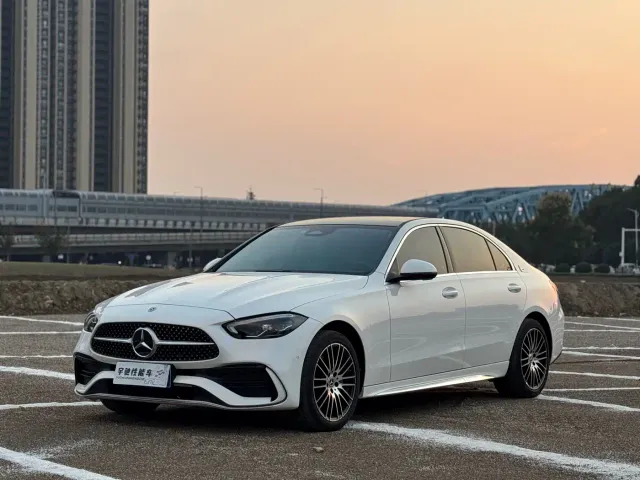 Фотография автомобиля — Mercedes-Benz C-Class