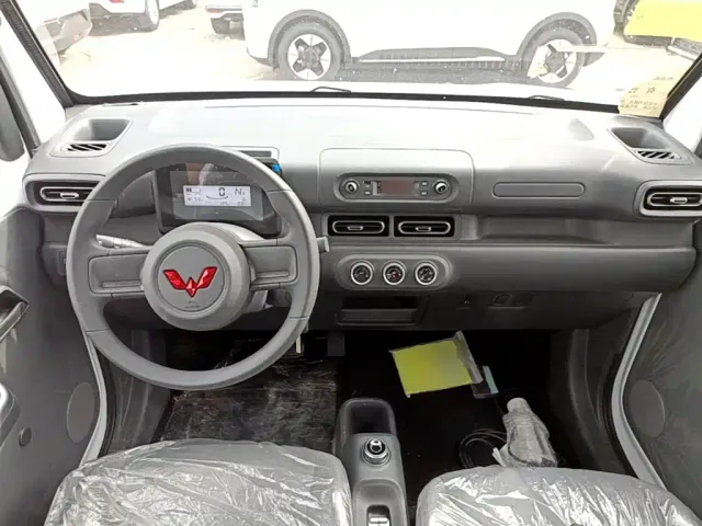 Wuling Zhiguang NEV — Фото автомобиля 9