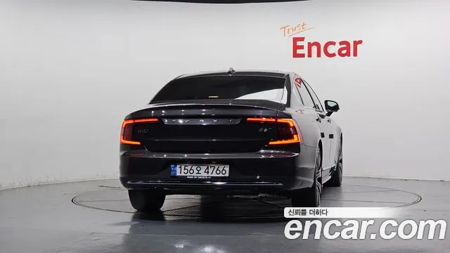 Volvo S90 — Фото автомобиля 4