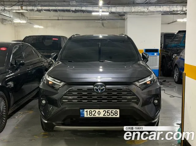 Toyota RAV4 — Фото автомобиля 9