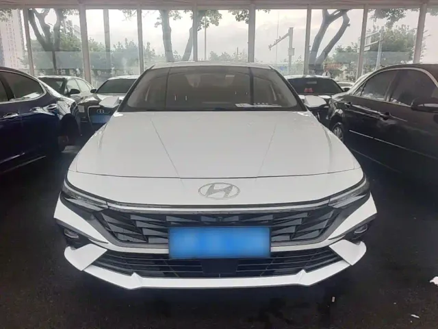 Hyundai Elantra — Фото автомобиля 2