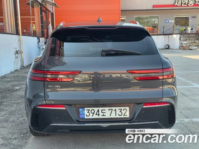 Genesis GV70 — Фото автомобиля 5