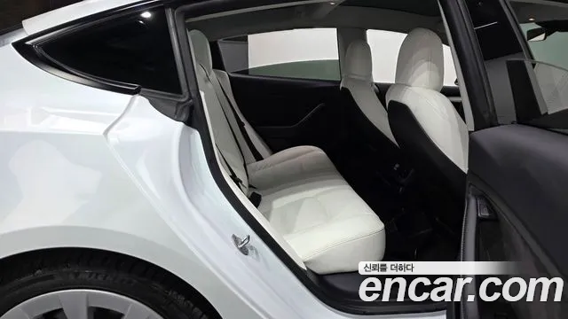 Tesla Model 3 — Фото автомобиля 17