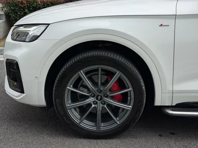 Audi Q5L — Фото автомобиля 25