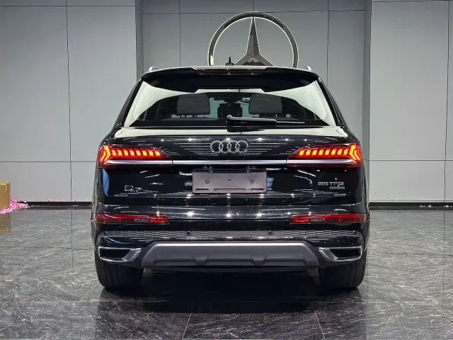 Audi Q7 — Фото автомобиля 8