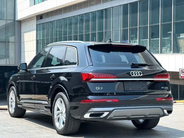 Audi Q7 — Фото автомобиля 9