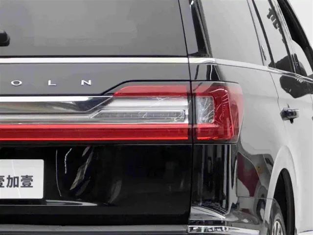 Lincoln Navigator — Фото автомобиля 6