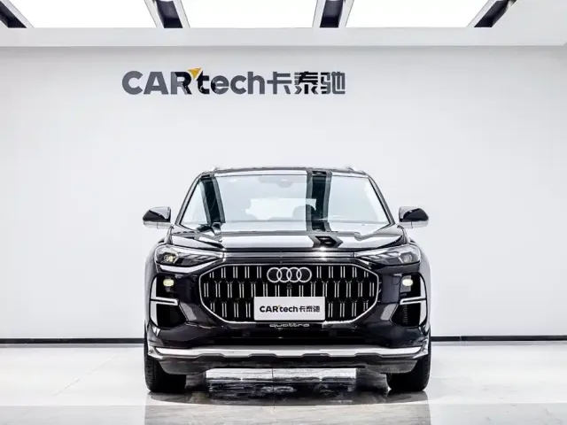 Фотография автомобиля — Audi Q6