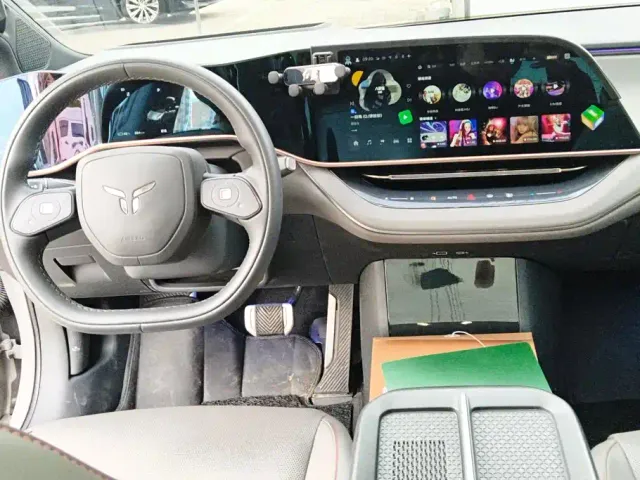 Hongqi EH7 — Фото автомобиля 12