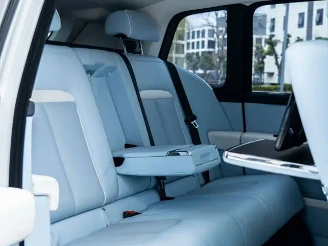 Rolls-Royce Cullinan — Фото автомобиля 17