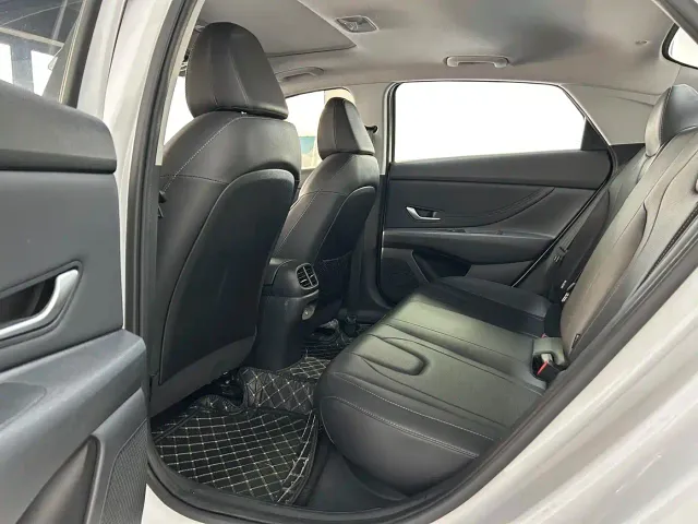 Hyundai Elantra — Фото автомобиля 11
