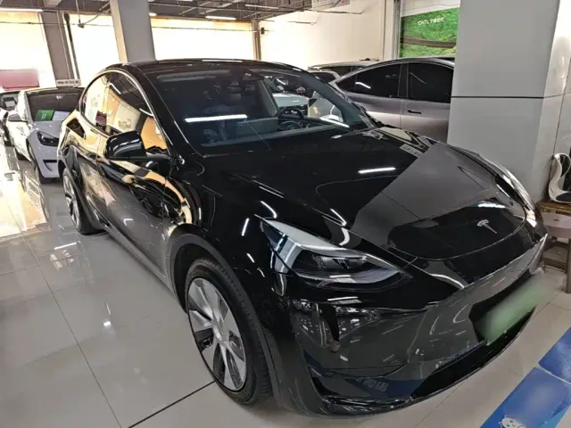Tesla Model Y — Фото автомобиля 3