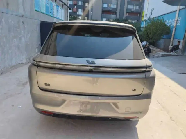 Li Auto L8 — Фото автомобиля 7