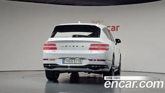 Genesis GV80 — Фото автомобиля 3