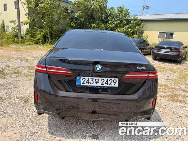 BMW 5 Series G60 — Фото автомобиля 4