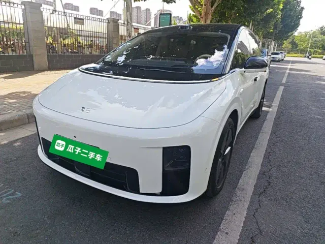 Фотография автомобиля — Li Auto i8