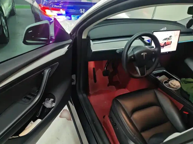 Tesla Model Y — Фото автомобиля 11