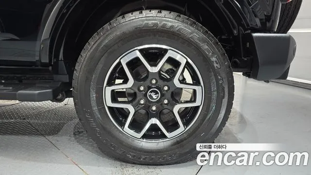 Ford Bronco — Фото автомобиля 6