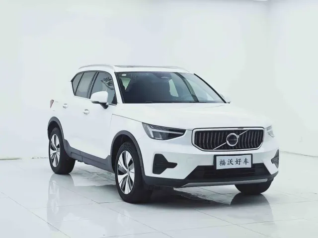 Volvo XC40 — Фото автомобиля 3
