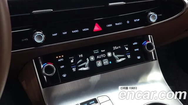 Genesis GV70 — Фото автомобиля 19