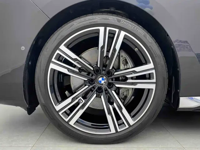BMW 7 Series — Фото автомобиля 7