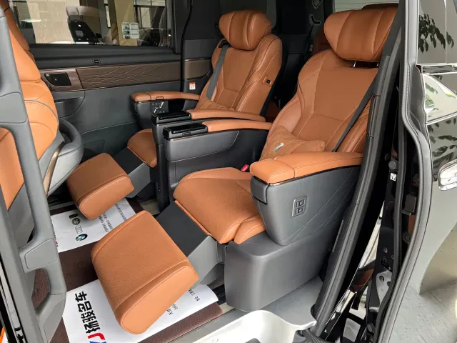 Toyota Alphard — Фото автомобиля 9