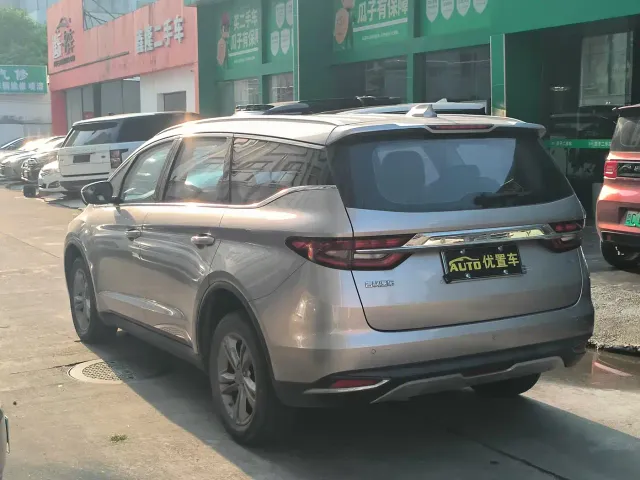 Geely Jiaji — Фото автомобиля 9