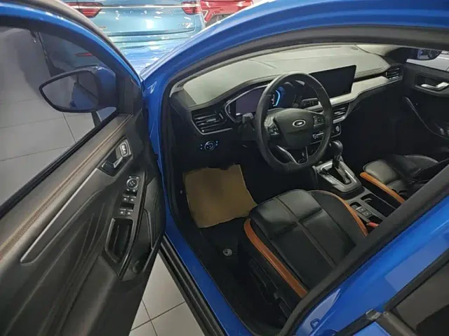 Ford Focus — Фото автомобиля 15