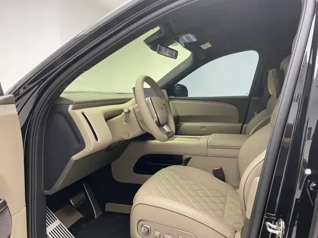 Li Auto L8 — Фото автомобиля 17