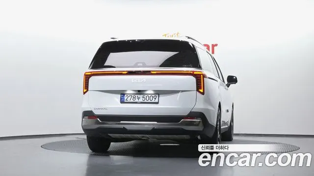 Kia Canival — Фото автомобиля 3