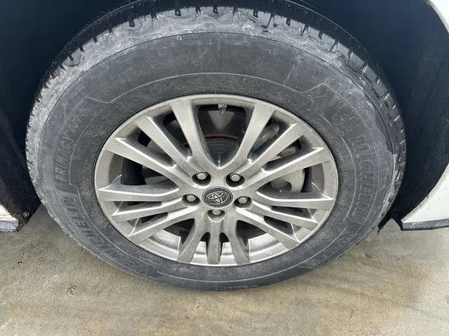 Toyota Sienna — Фото автомобиля 4