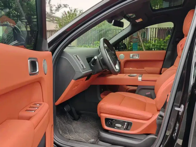 Li Auto L9 — Фото автомобиля 4