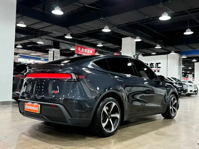 Tesla Model Y — Фото автомобиля 9