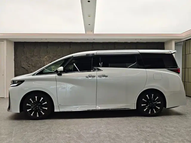 Toyota Vellfire — Фото автомобиля 3