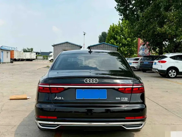 Audi A8 — Фото автомобиля 5