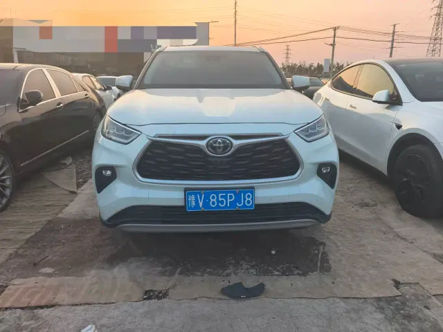 Toyota Highlander — Фото автомобиля 11