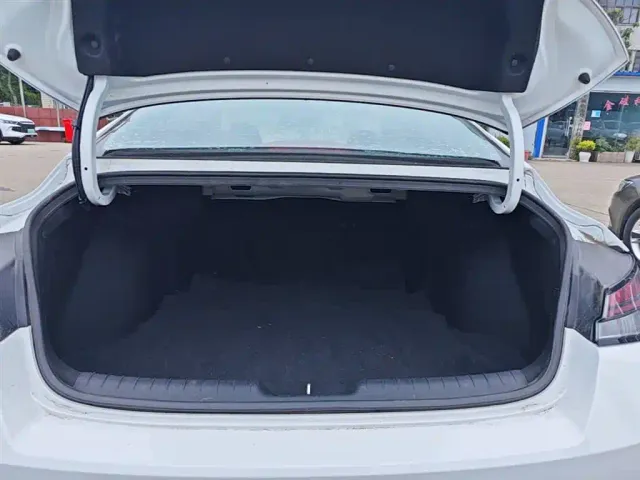 Hyundai Elantra — Фото автомобиля 18