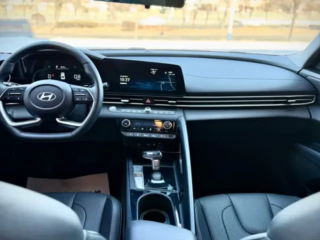 Hyundai Elantra — Фото автомобиля 19