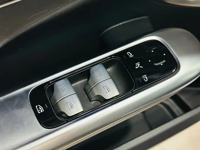 Mercedes-Benz C-Class — Фото автомобиля 12