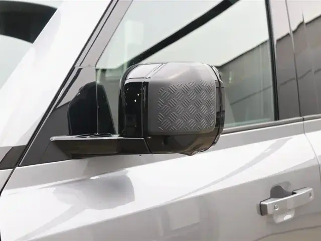 Land Rover Defender — Фото автомобиля 28