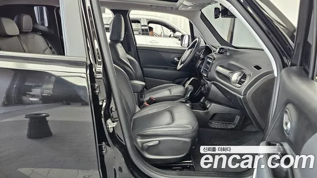 Jeep Renegade — Фото автомобиля 11