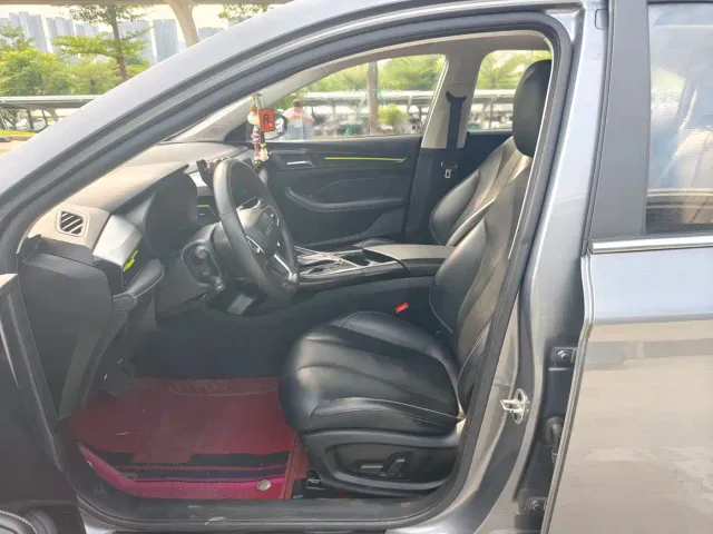 Roewe i5 — Фото автомобиля 12