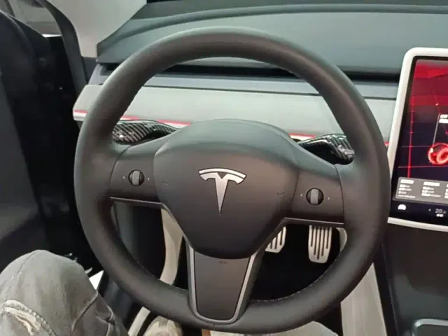 Tesla Model Y — Фото автомобиля 10