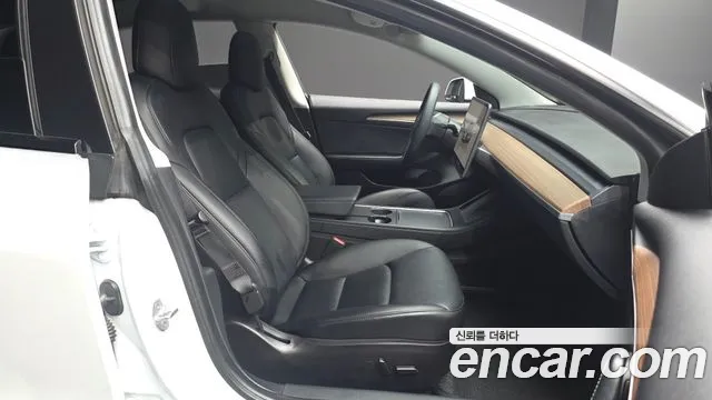 Tesla Model 3 — Фото автомобиля 16