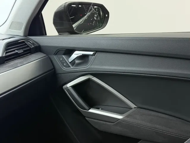 Audi Q3 — Фото автомобиля 11