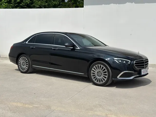 Mercedes-Benz E-Class — Фото автомобиля 3